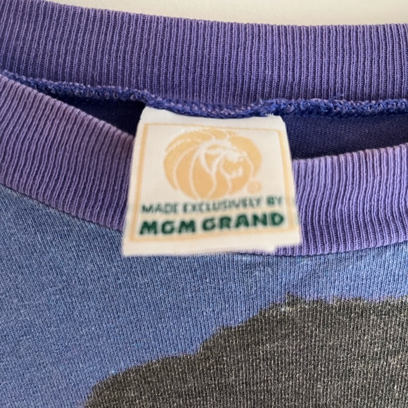 Vintage MGM Grand Lion T-Shirt - Picture 2 of 3